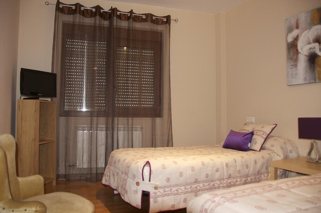 Pensión Blasones Sarria Quarto foto